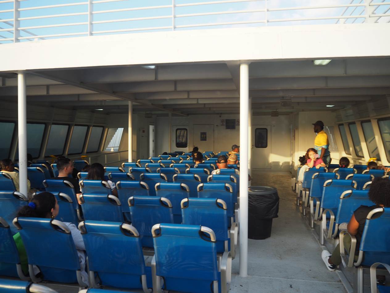 A group of people sitting on a boat

AI-generated content may be incorrect.