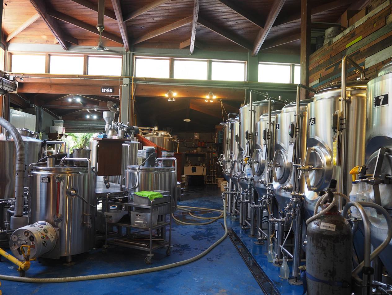 A large room with large tanks

AI-generated content may be incorrect.