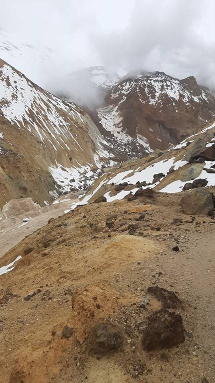 A picture containing snow, covered, person, mountain

Description automatically generated